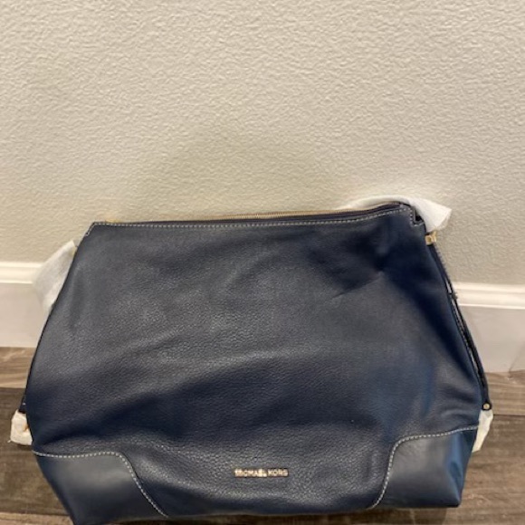 Micheal Kors Bags. NWT pick one - Picture 5 of 6